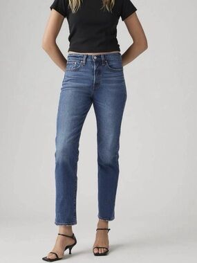 Levi’s wedgie straight size 28